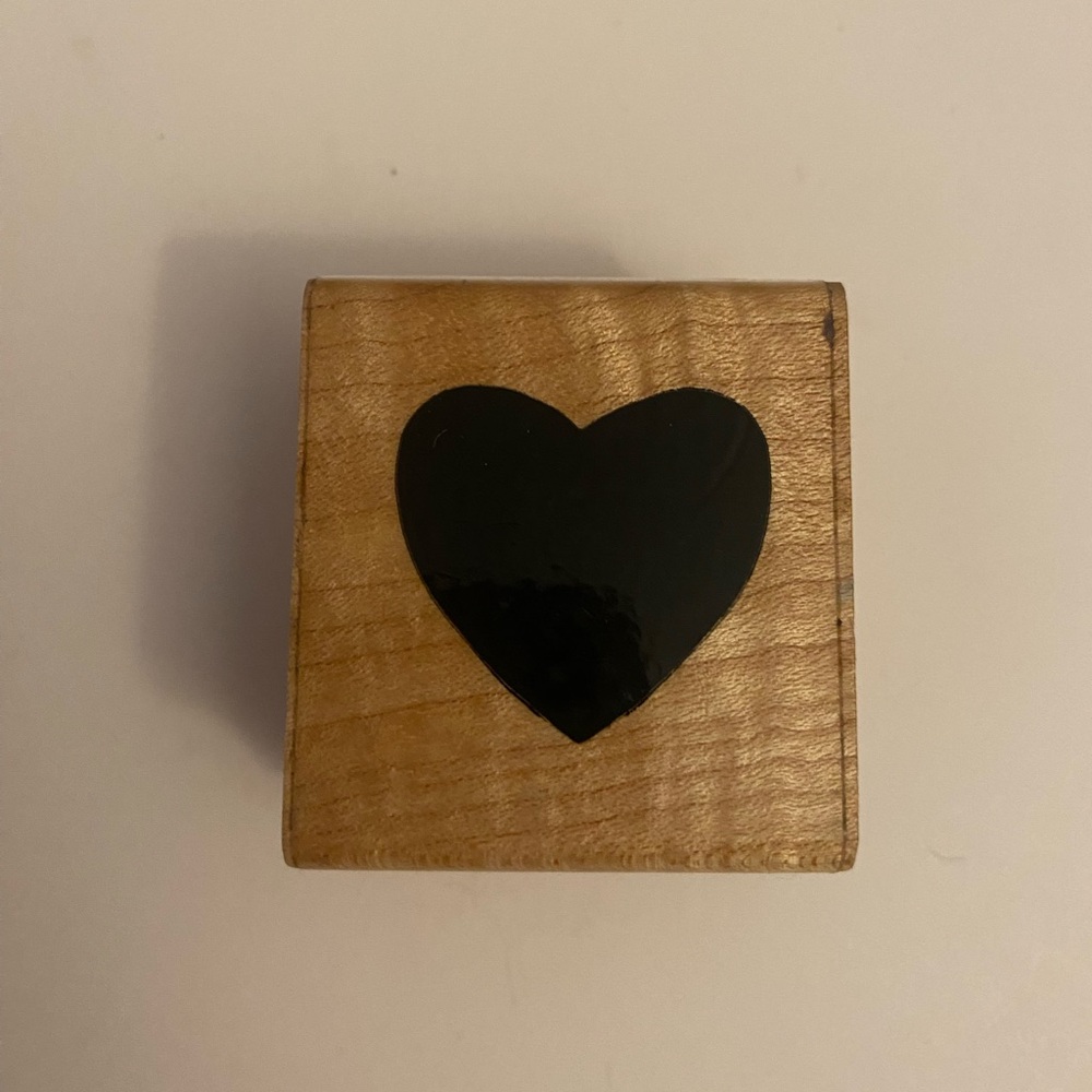 JRL Design solid heart rubber stamp